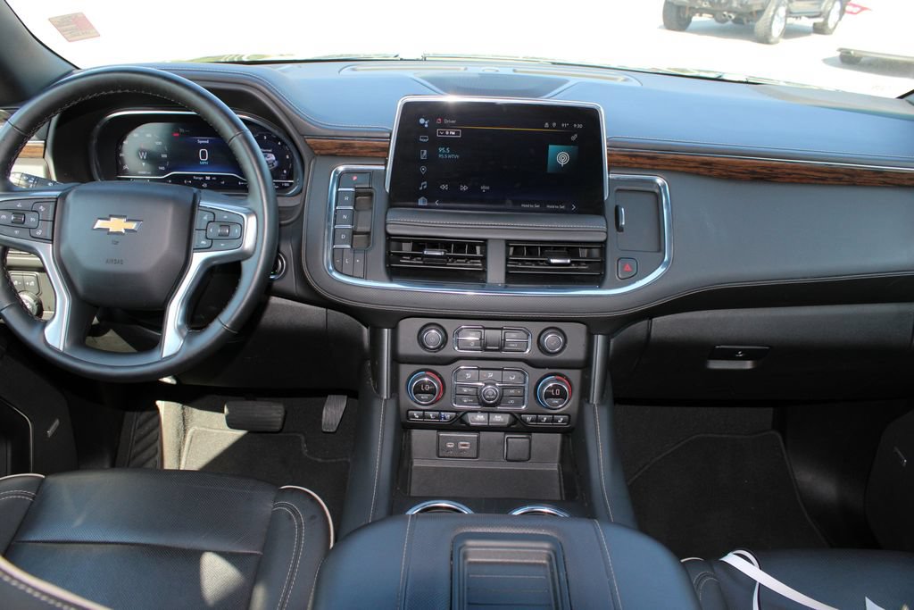Used 2024 Chevrolet Suburban Premier RWD image 9
