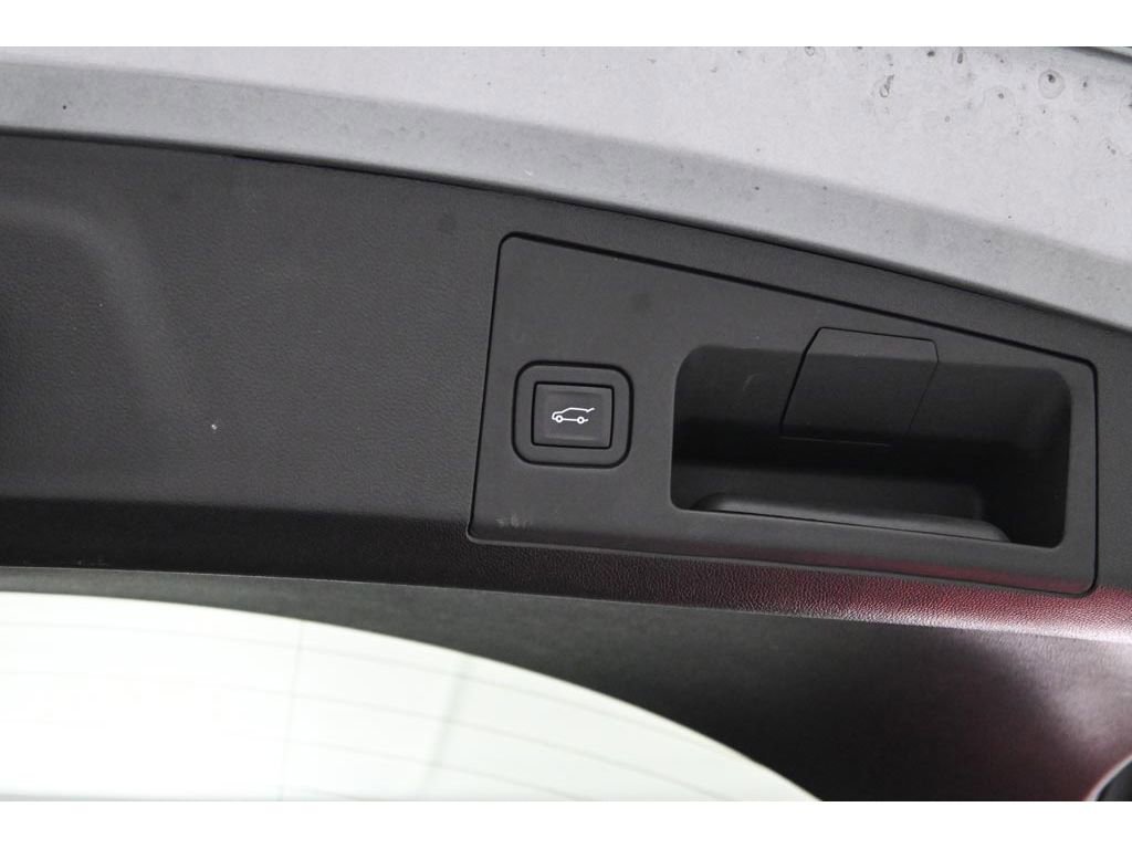 Used 2023 Cadillac XT4 Luxury w/ Cold Weather Package FWD image 52