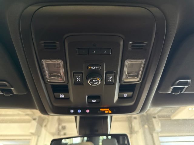 Used 2021 Chevrolet Suburban Z71 w/ Z71 Signature Package AWD/4WD image 17