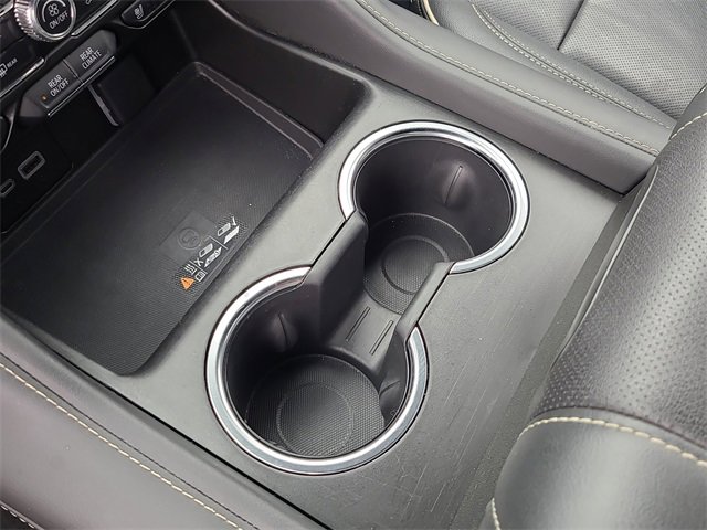 Used 2024 GMC Yukon XL SLT image 29