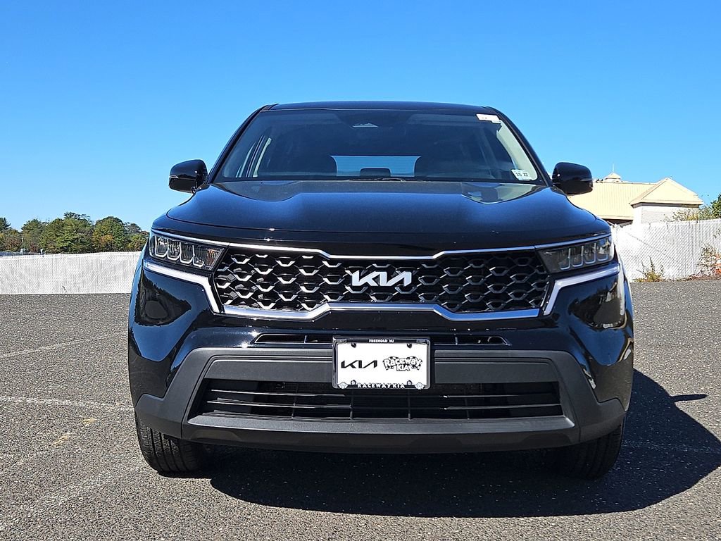 Used 2022 Kia Sorento LX image 2