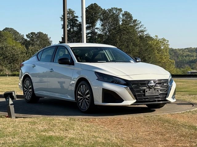 Used 2024 Nissan Altima 2.5 SV image 1