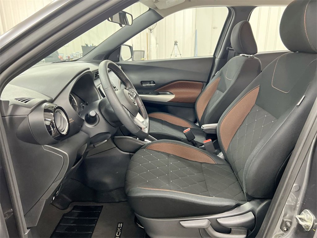 Used 2020 Nissan Kicks SR image 17