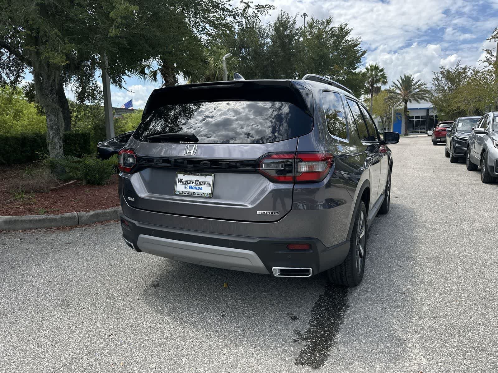 Used 2025 Honda Pilot Touring image 6