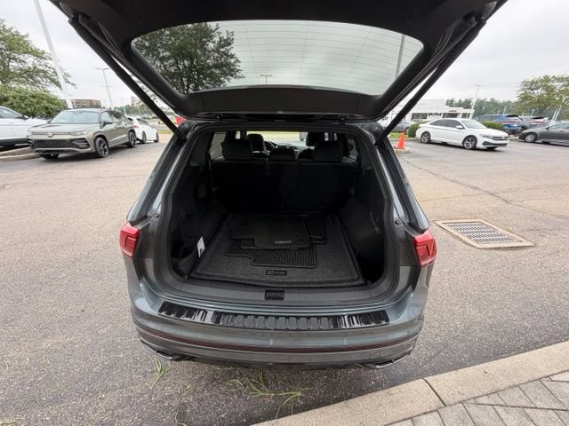 Certified 2024 Volkswagen Tiguan SE R-Line AWD/4WD image 13