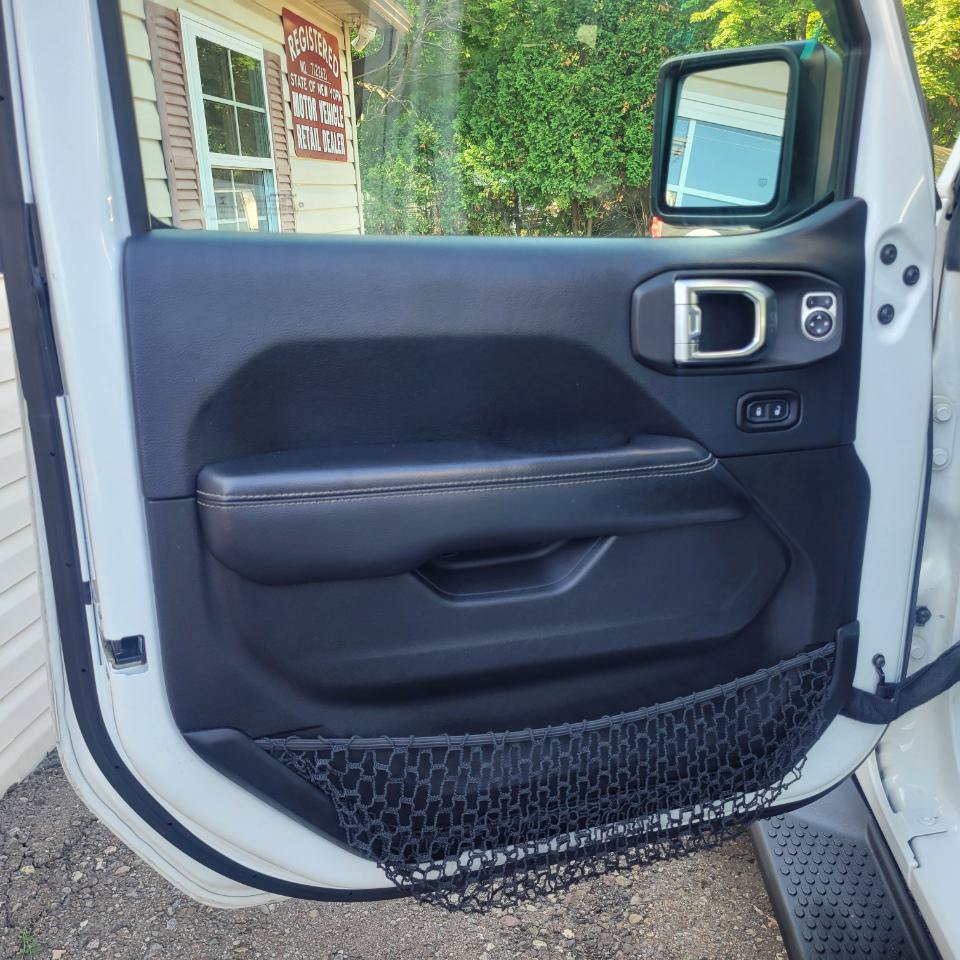 Used 2018 Jeep Wrangler Unlimited Sahara AWD/4WD image 10