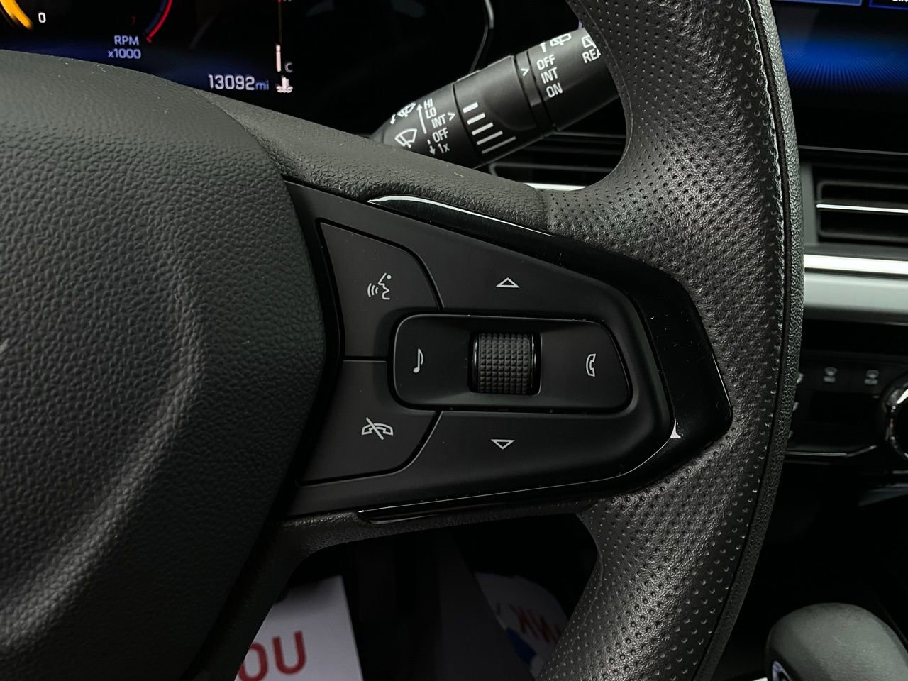 Used 2025 Chevrolet Trax LT image 33