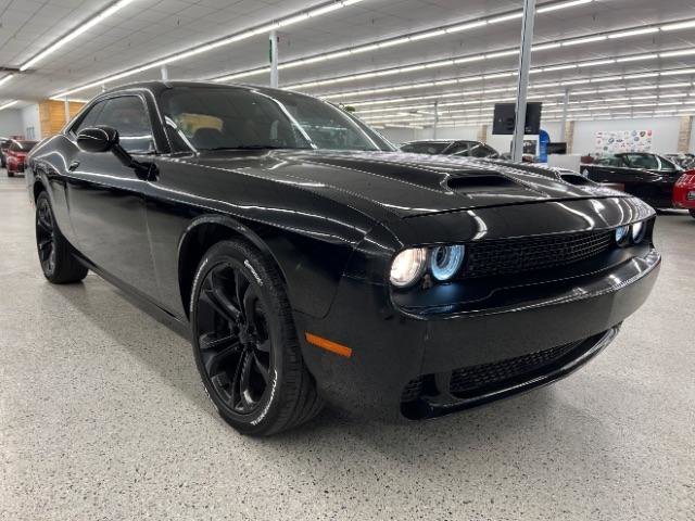 Used 2020 Dodge Challenger SXT RWD image 3