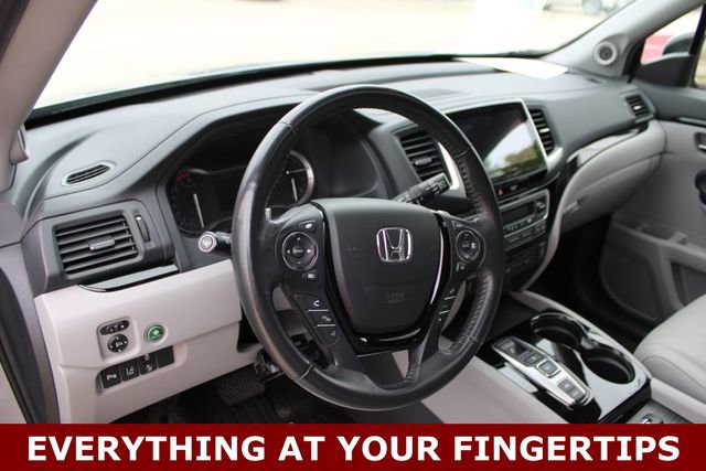 Used 2017 Honda Pilot Touring image 2