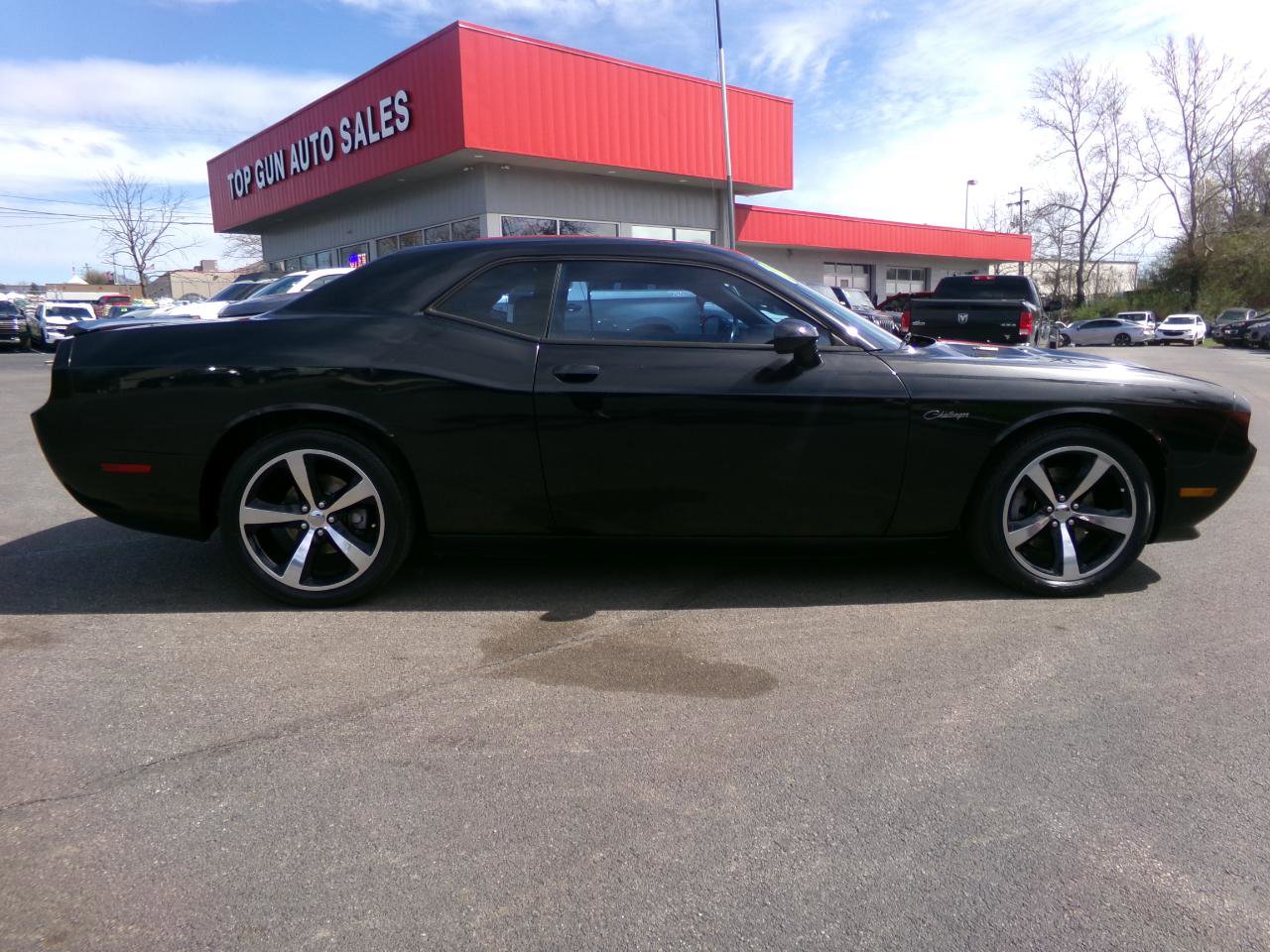 Used 2014 Dodge Challenger R/T image 2