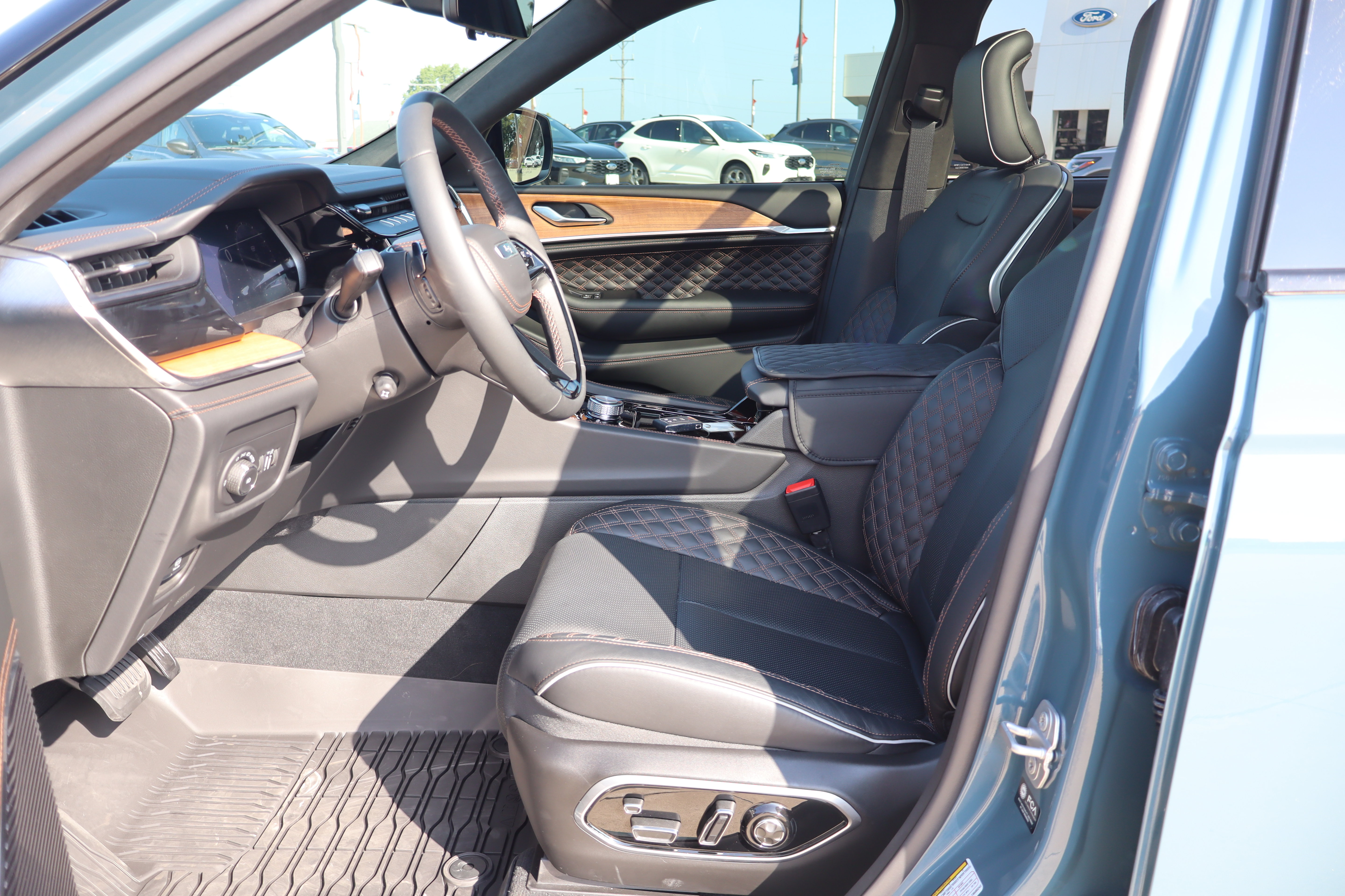 Used 2026 Jeep Grand Cherokee Summit w/ Obsidian Package AWD/4WD image 9