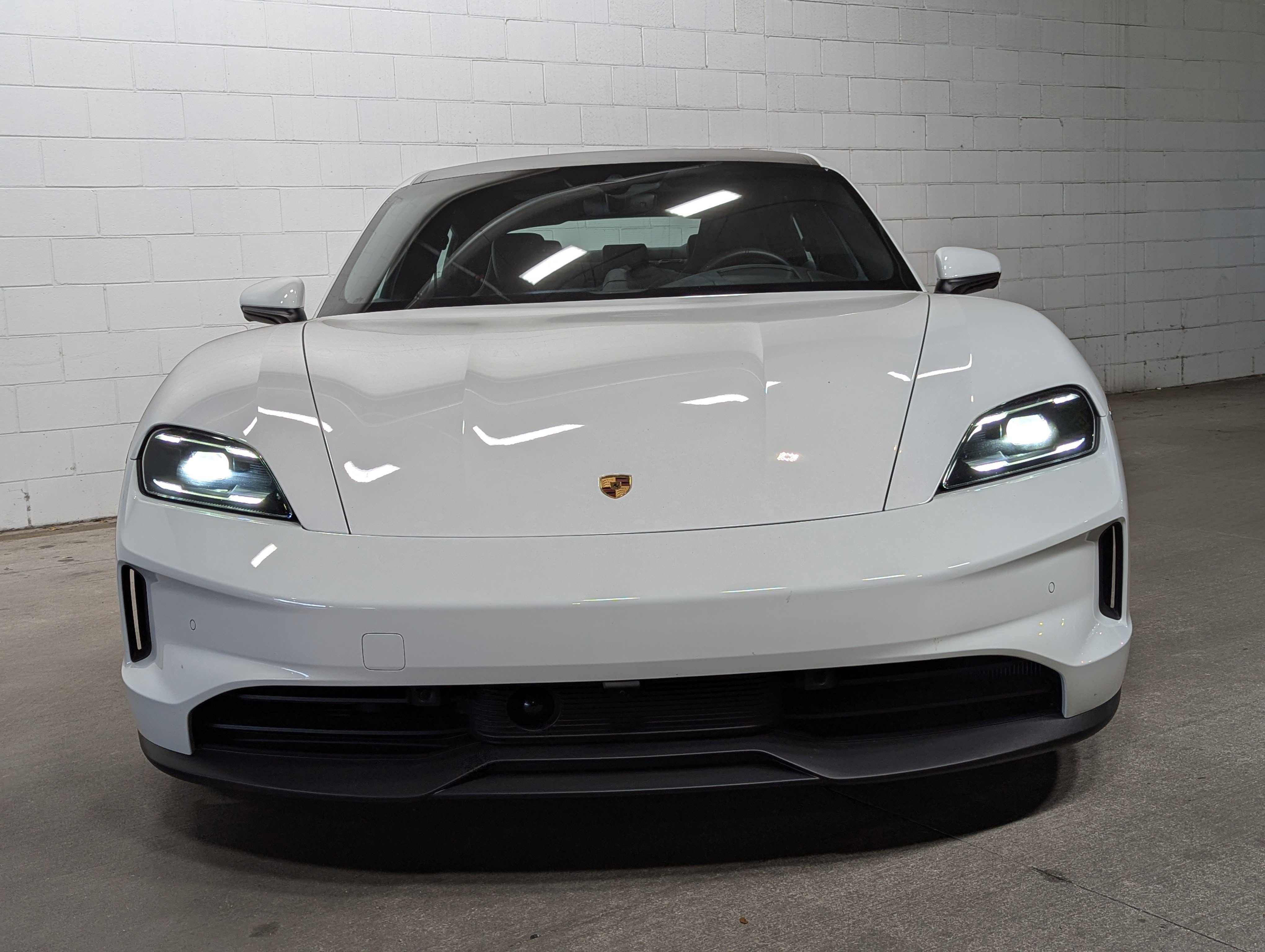 Used 2025 Porsche Taycan image 10