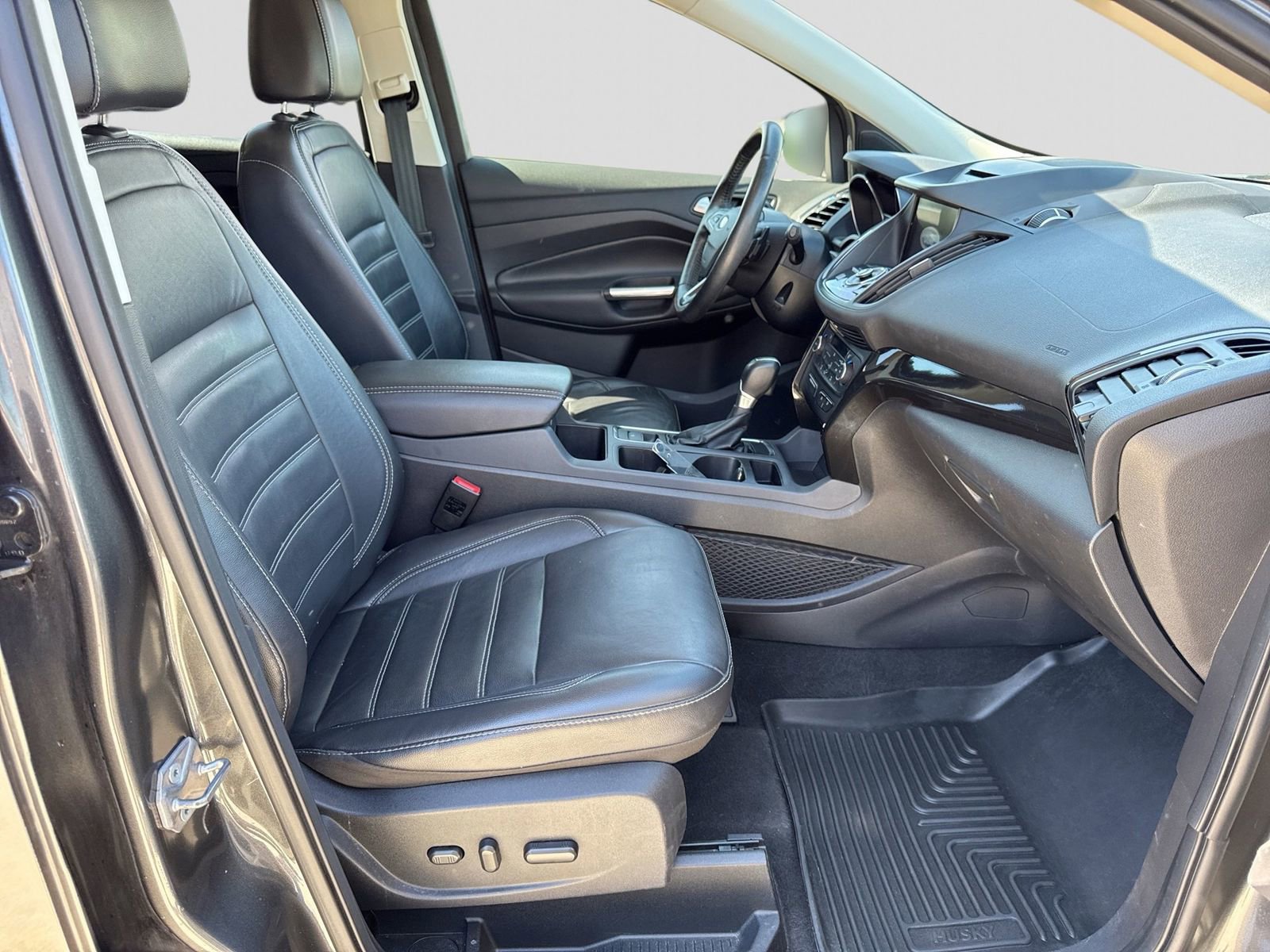 Used 2017 Ford Escape Titanium AWD/4WD image 25