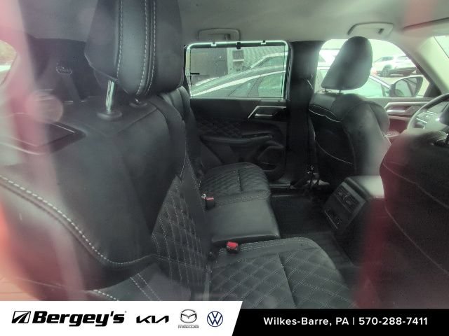 Used 2023 Mitsubishi Outlander SEL AWD/4WD image 12