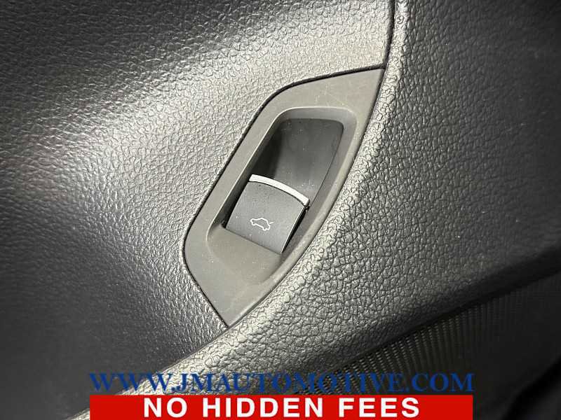 Used 2017 Volkswagen Passat 1.8T R-Line w/ R-Line Lighting Package image 40