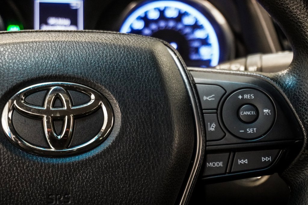 Used 2020 Toyota Camry LE image 15