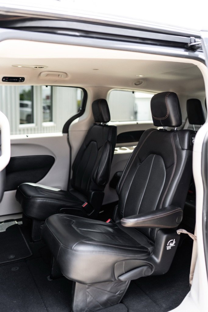 Used 2019 Chrysler Pacifica Touring-L FWD image 9