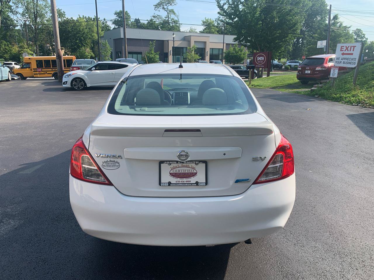 Used 2014 Nissan Versa SV w/ Convenience Package FWD image 4