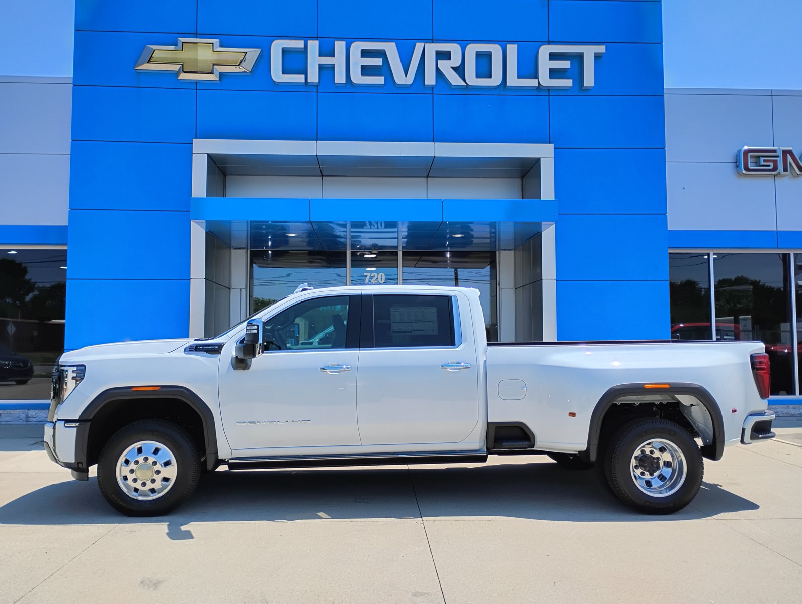 New 2026 GMC Sierra 3500 Denali Ultimate AWD/4WD image 11