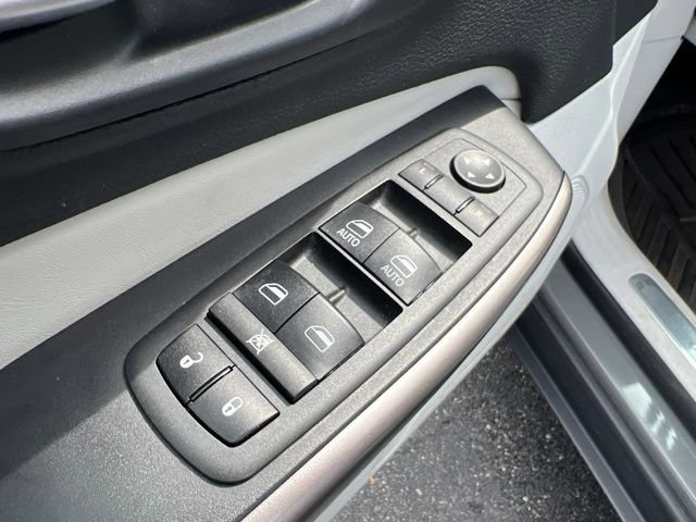 Used 2019 Jeep Cherokee Limited AWD/4WD image 30