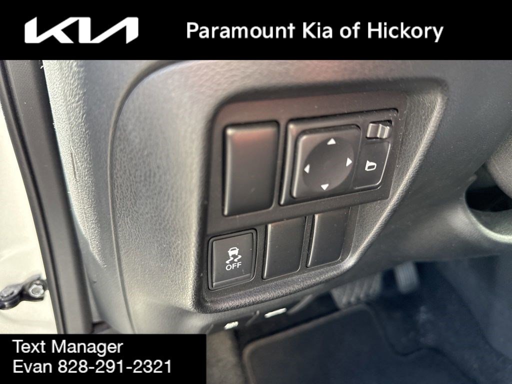 Used 2014 Nissan Juke S image 16