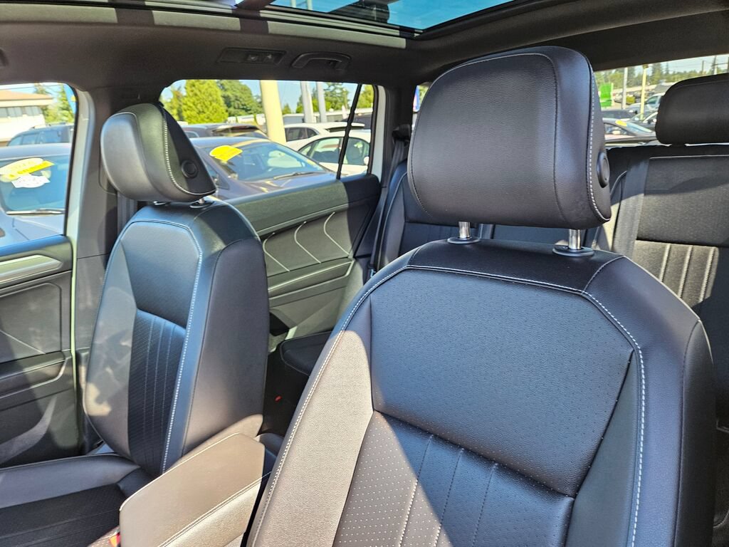 Used 2024 Volkswagen Tiguan SE R-Line AWD/4WD image 18