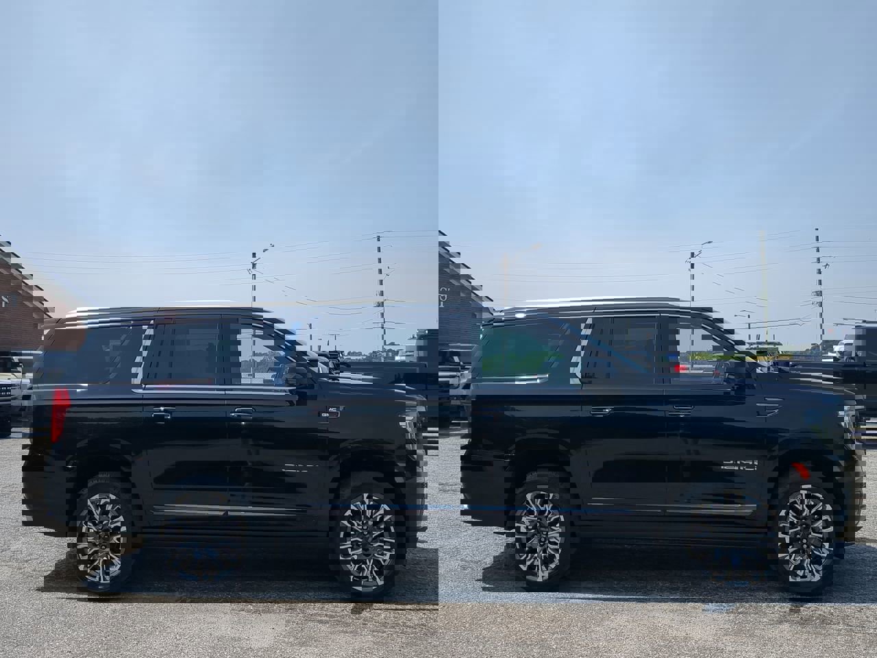 Used 2023 GMC Yukon XL Denali Ultimate image 2