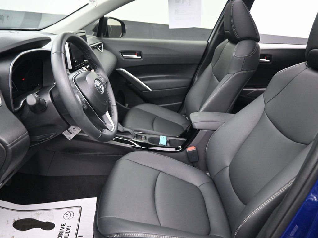 Used 2025 Toyota Corolla Cross XLE w/ Convenience Package FWD image 22