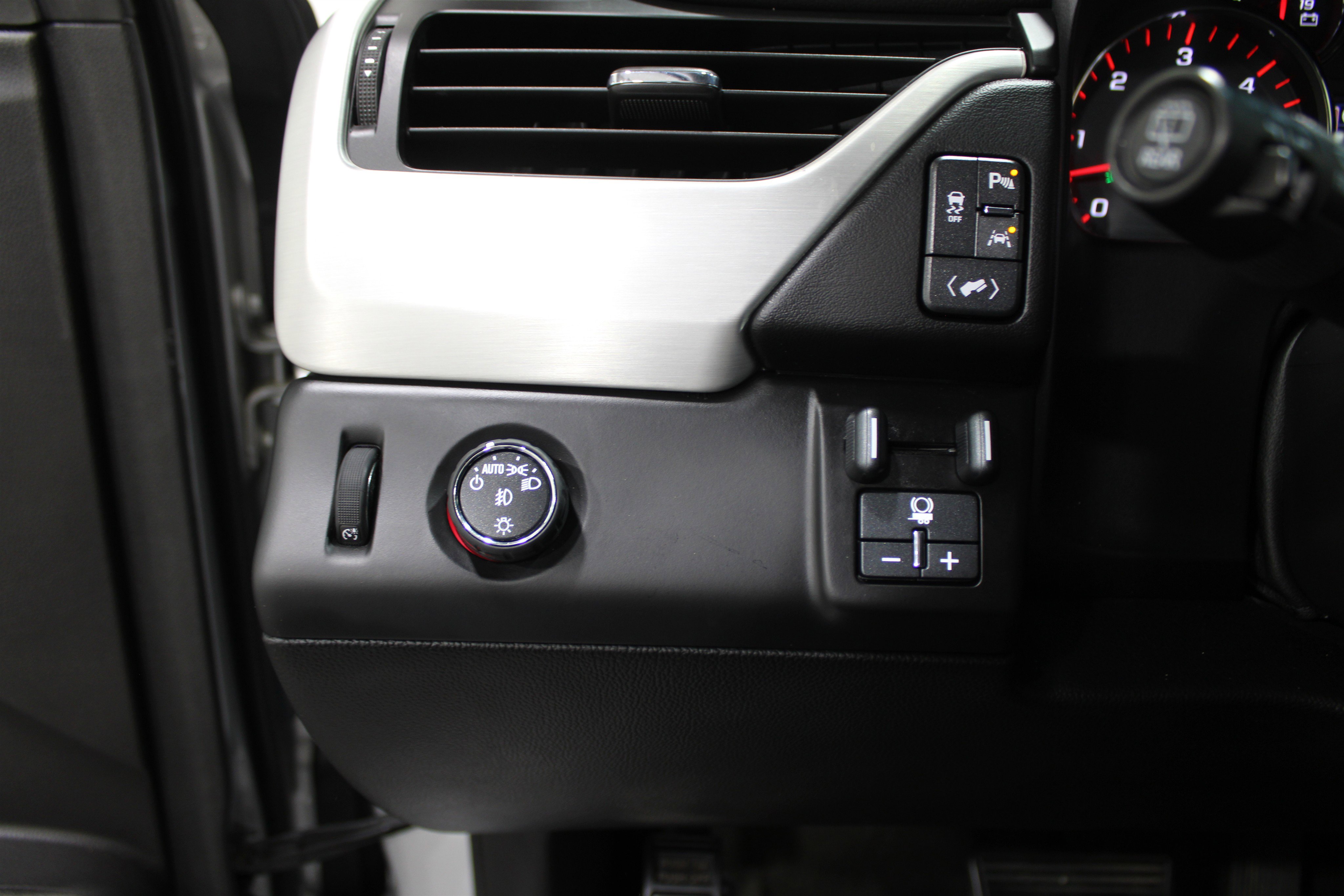 Used 2016 GMC Yukon SLT w/ Open Road Package image 10