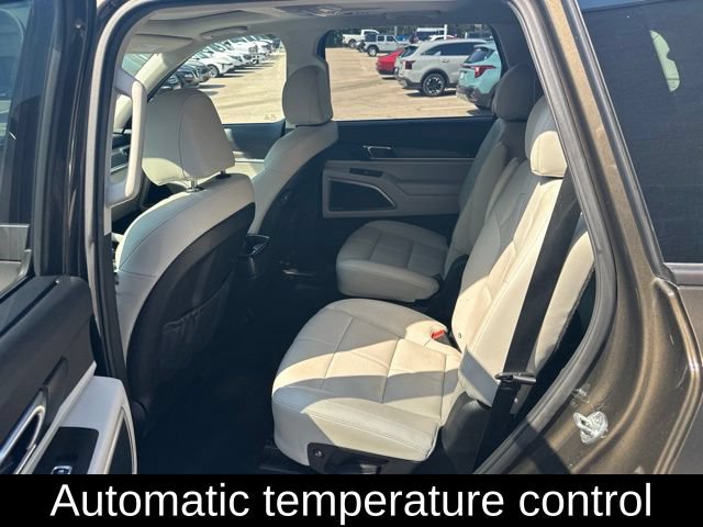 Used 2022 Kia Telluride EX w/ EX Premium Package AWD/4WD image 16