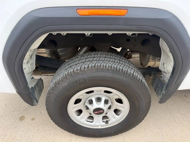 Used 2025 GMC Sierra 2500 Pro w/ 1SA Pro Safety Plus Package AWD/4WD image 4
