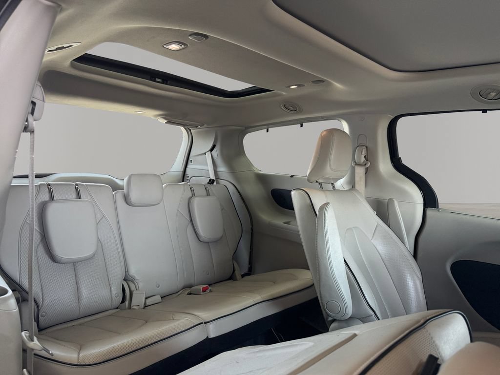 Used 2018 Chrysler Pacifica Limited w/ Advanced Safetytec Group FWD image 17