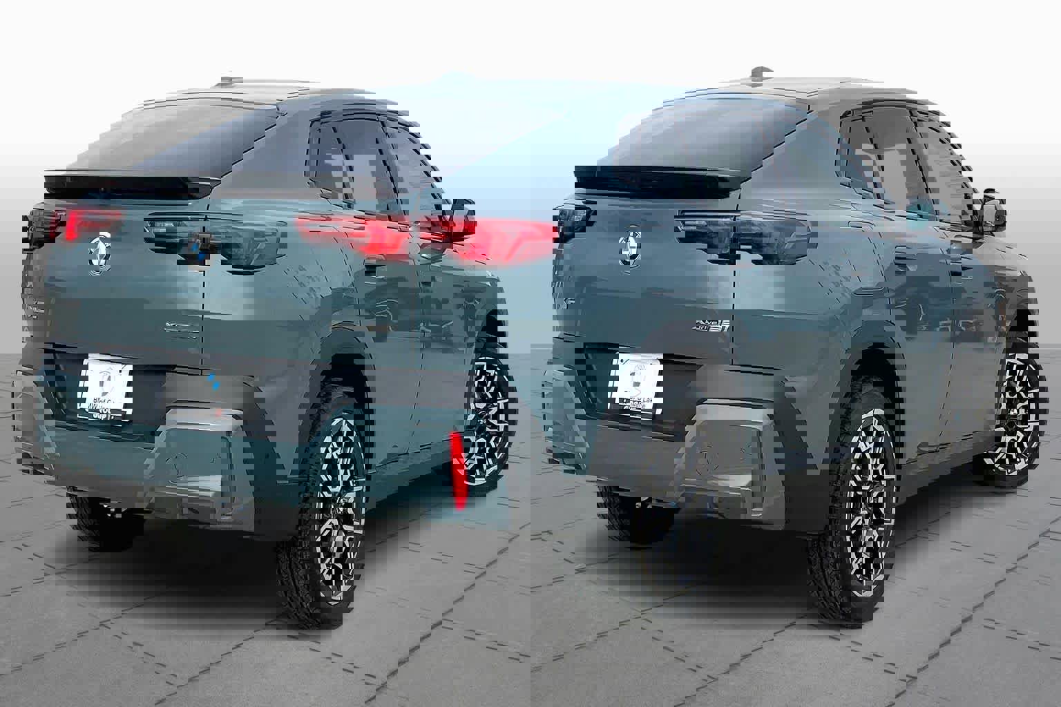 Certified 2025 BMW X2 xDrive28i w/ Technology Package image 12