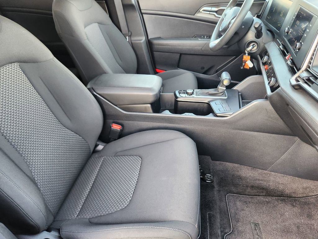Used 2025 Kia Sportage LX FWD image 14