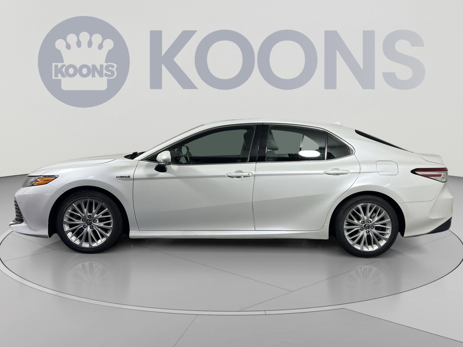 Used 2018 Toyota Camry XLE w/ Audio Package FWD image 2