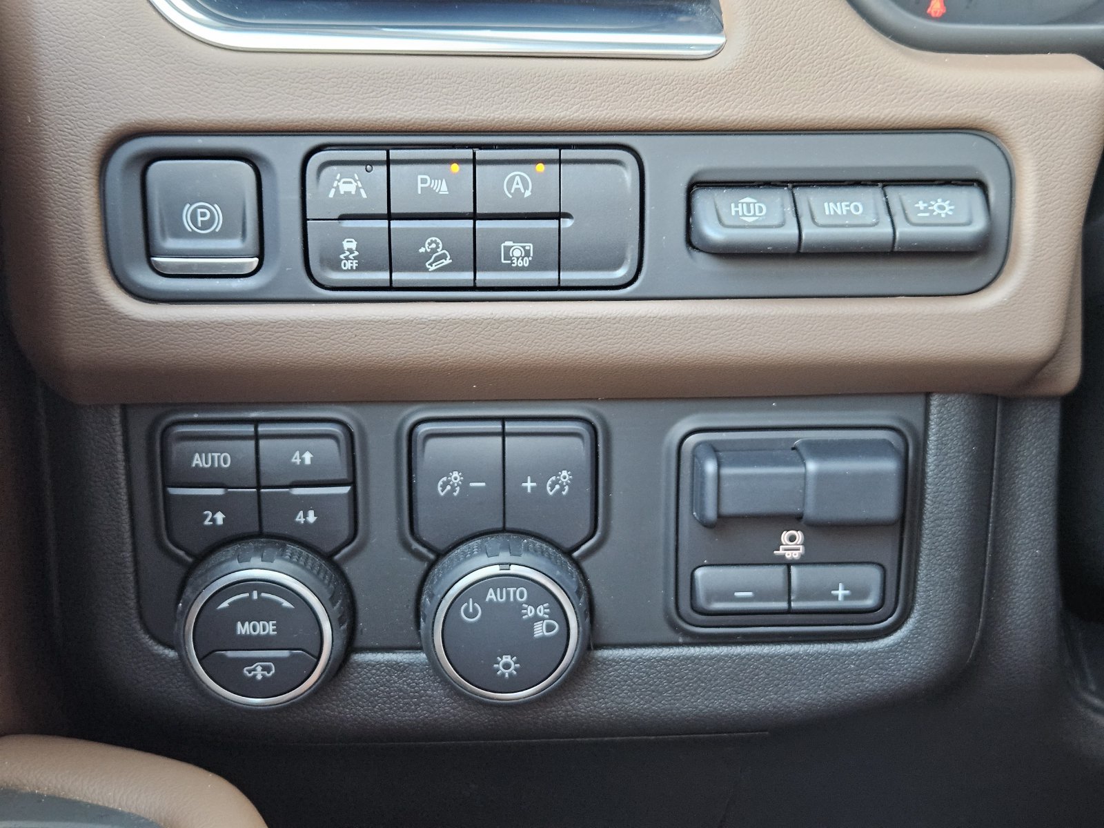 Certified 2023 Chevrolet Suburban High Country AWD/4WD image 25