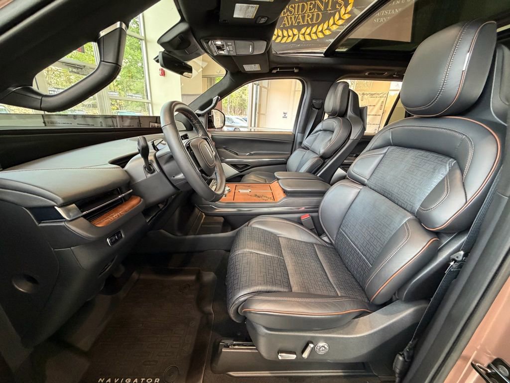 New 2025 Lincoln Navigator Black Label AWD/4WD image 19