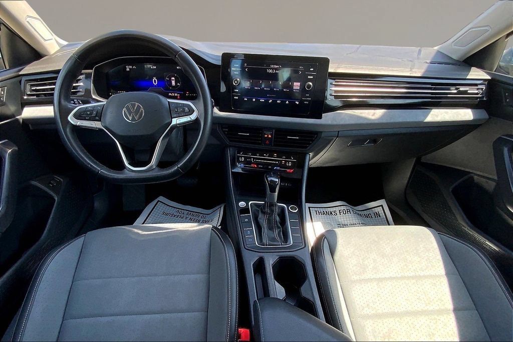 Used 2025 Volkswagen Jetta SE FWD image 16