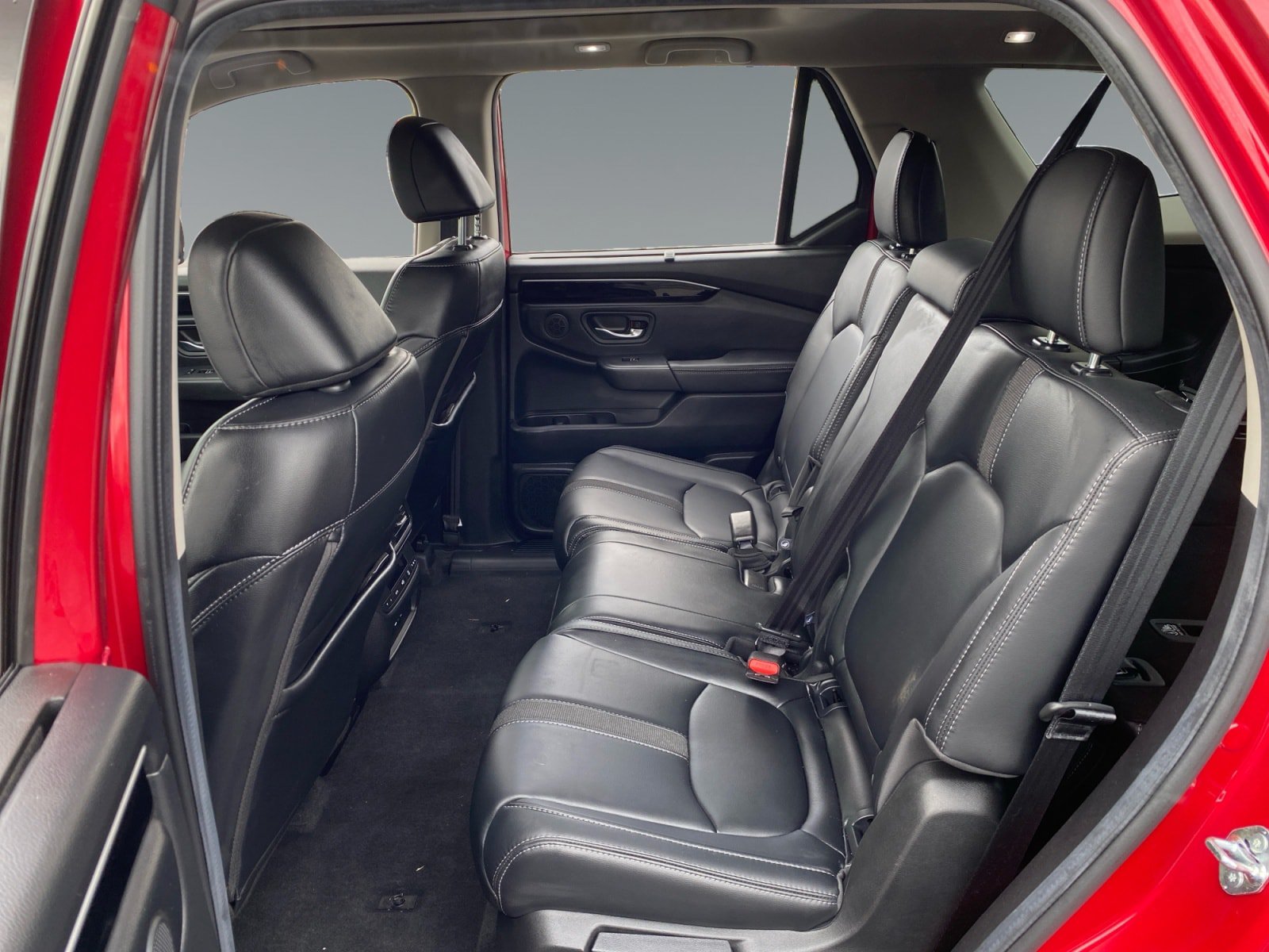 Used 2025 Honda Pilot Touring image 13