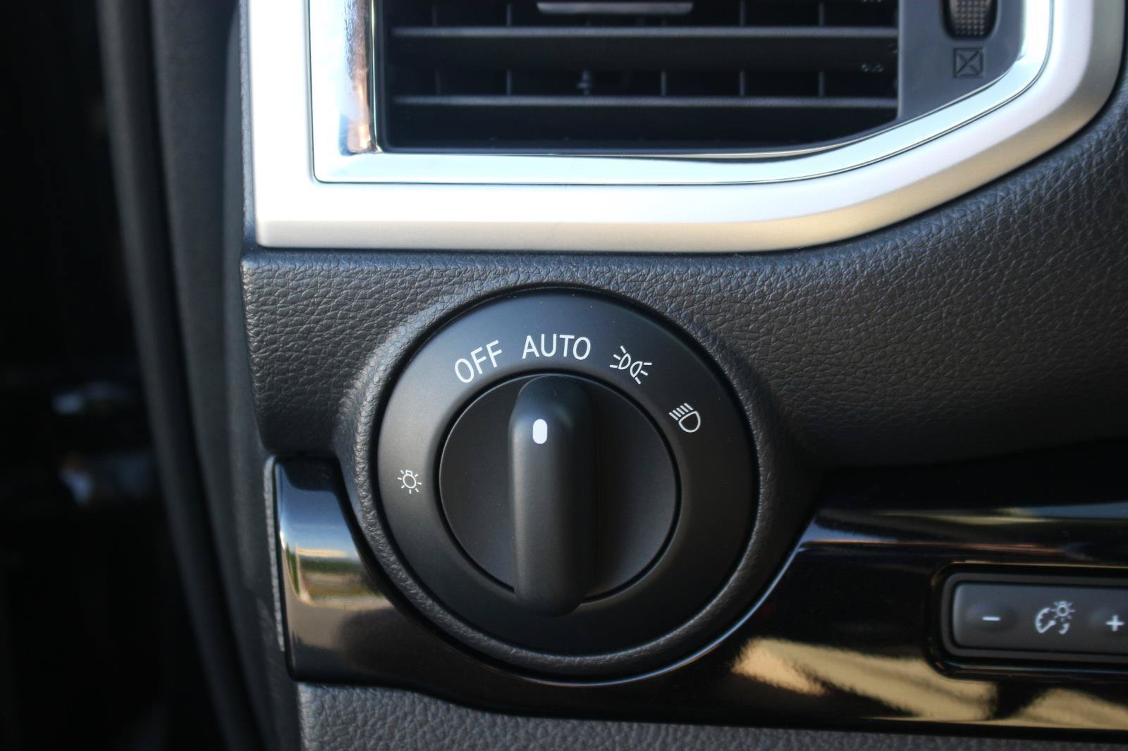 Used 2021 Nissan Titan SV w/ SV Convenience Package AWD/4WD image 33