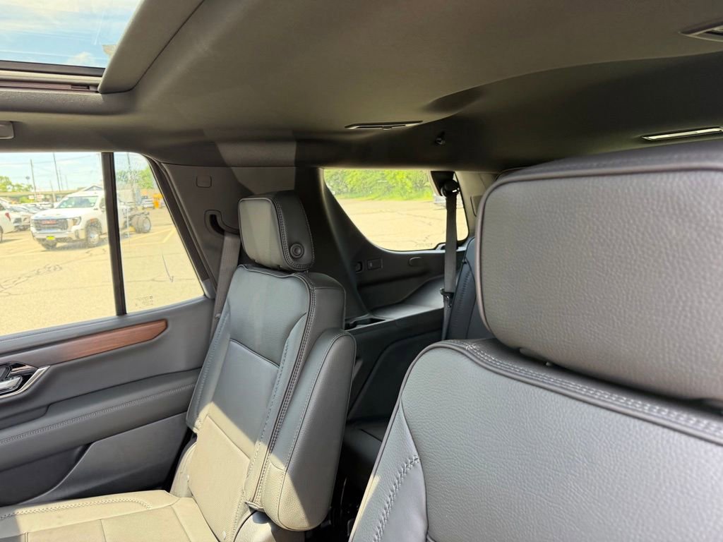 New 2026 GMC Yukon Denali w/ Denali Reserve Package AWD/4WD image 7