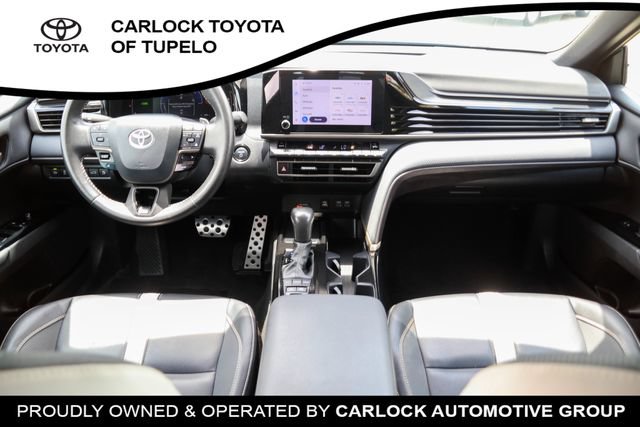 Used 2025 Toyota Camry SE FWD image 9