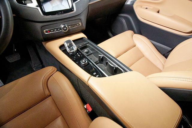 Certified 2023 Volvo XC90 B6 Ultimate w/ Protection Package Premier image 18