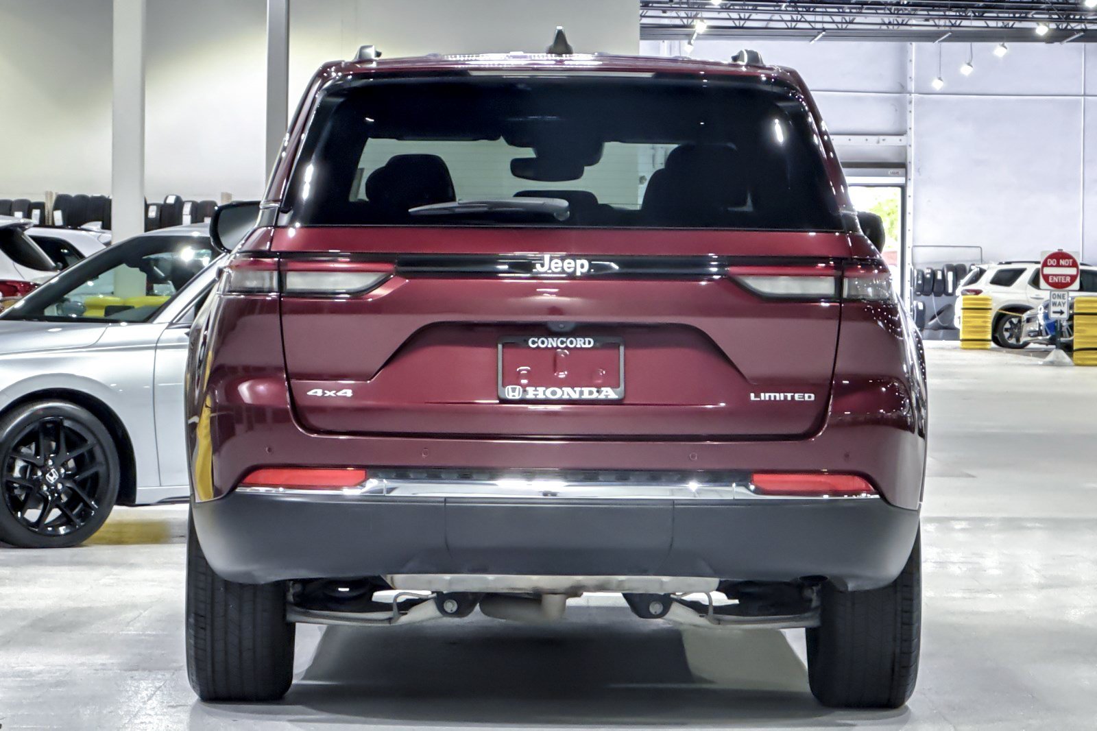 Used 2024 Jeep Grand Cherokee Limited AWD/4WD image 10