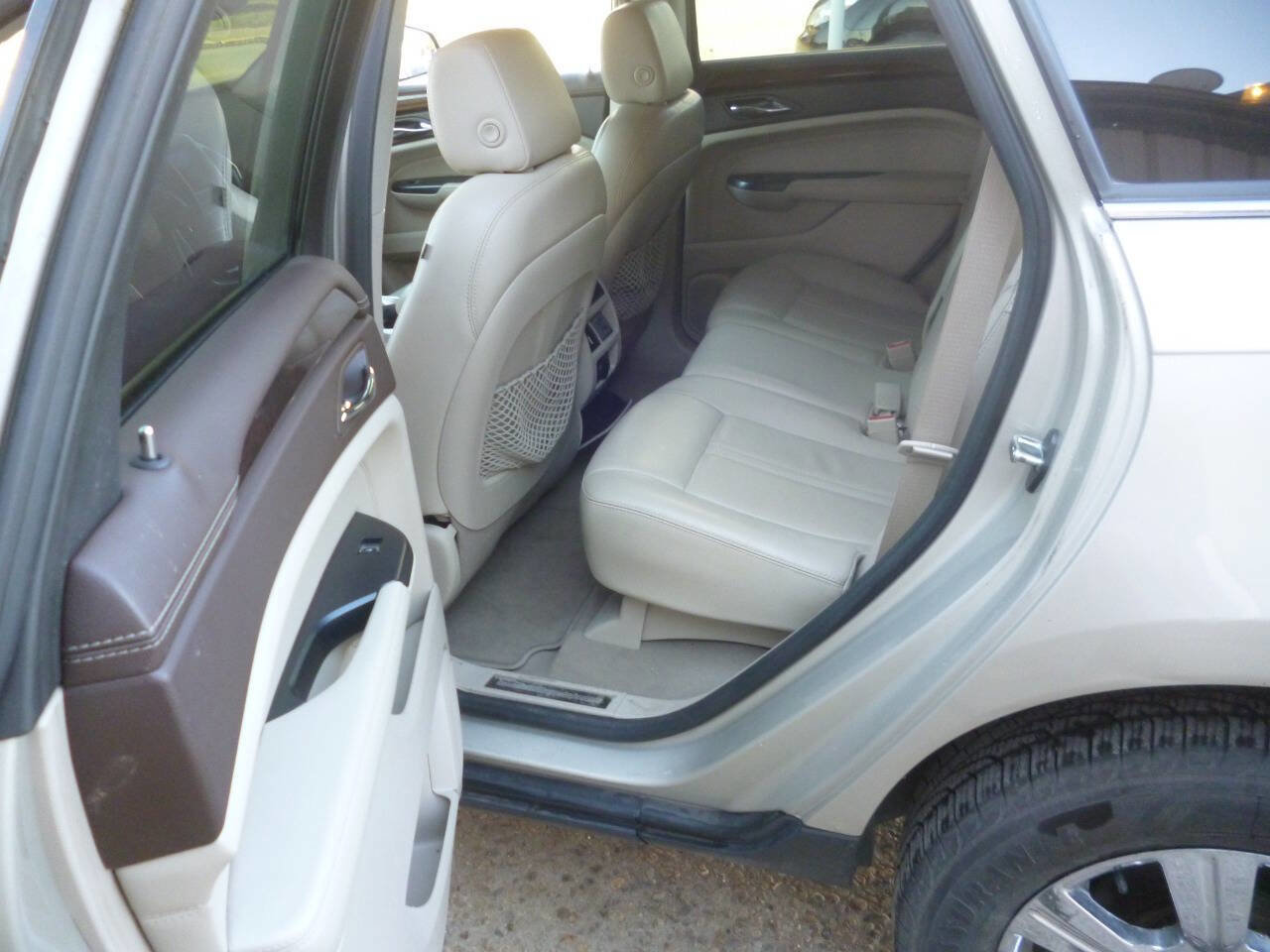 Used 2015 Cadillac SRX Luxury w/ Driver Awareness Package image 8