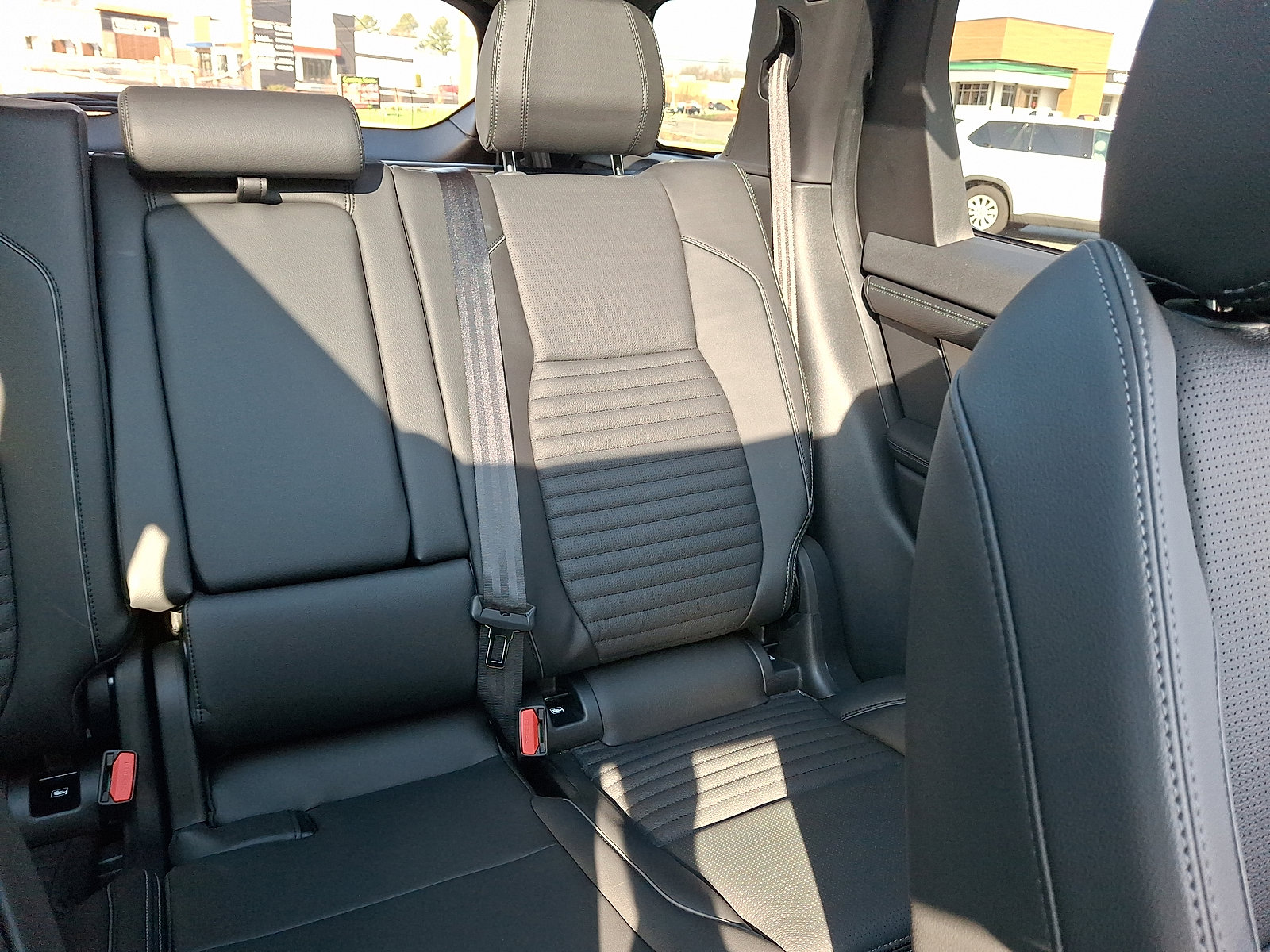 Used 2025 Land Rover Discovery Sport Dynamic SE image 17
