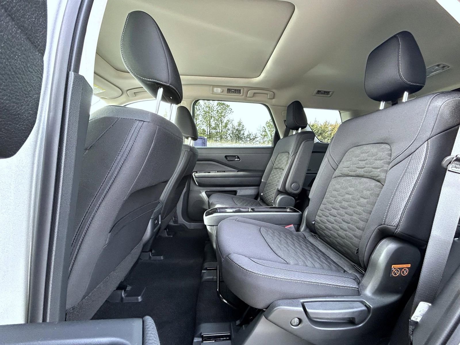 New 2025 Nissan Pathfinder SV w/ SV Premium Package image 11