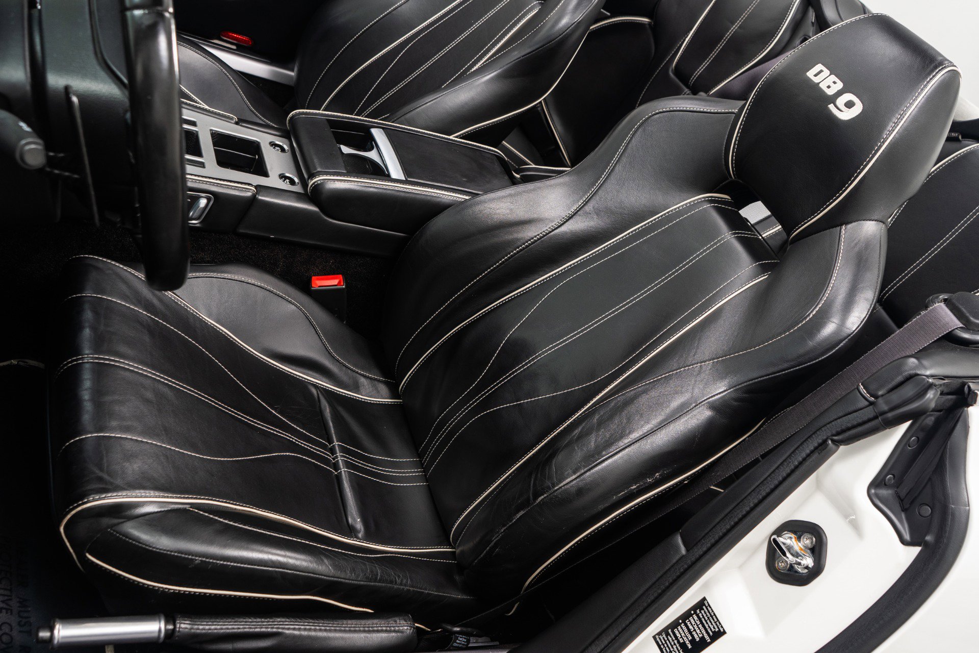 Used 2014 Aston Martin DB9 Volante image 24