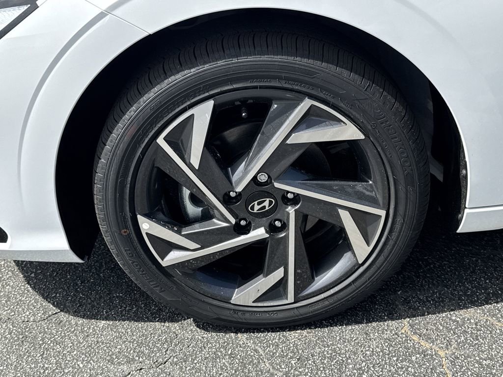 New 2025 Hyundai Elantra SEL FWD image 11