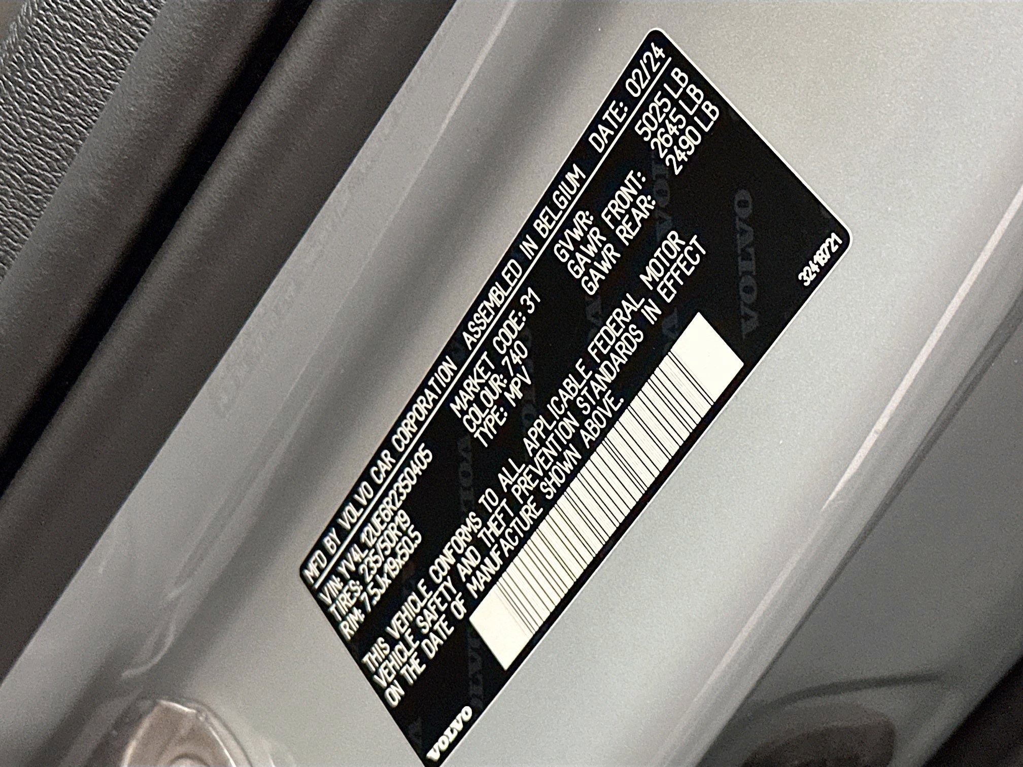 Used 2024 Volvo XC40 B5 Plus image 12